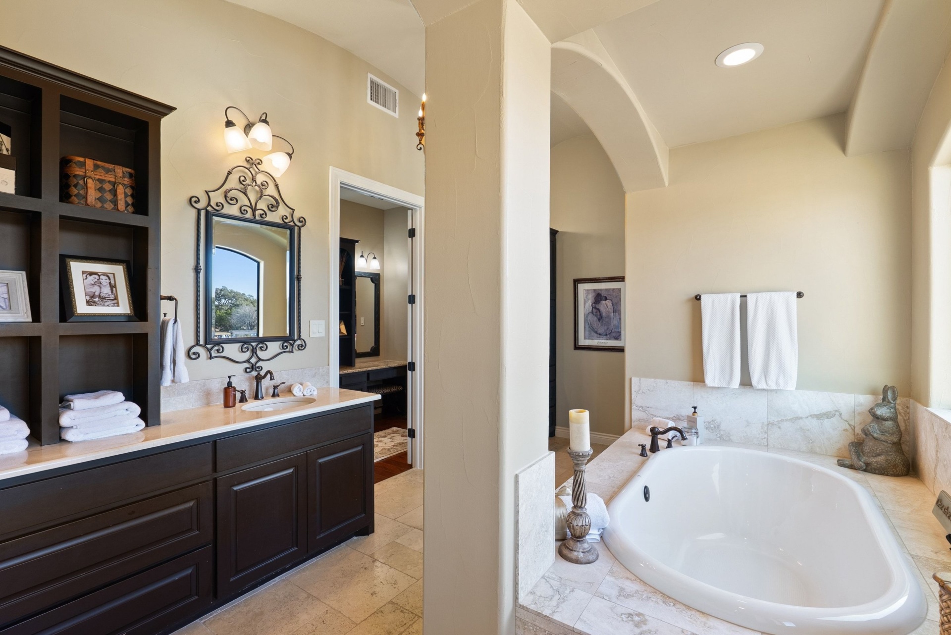 Ensuite Bath & Soaking Tub