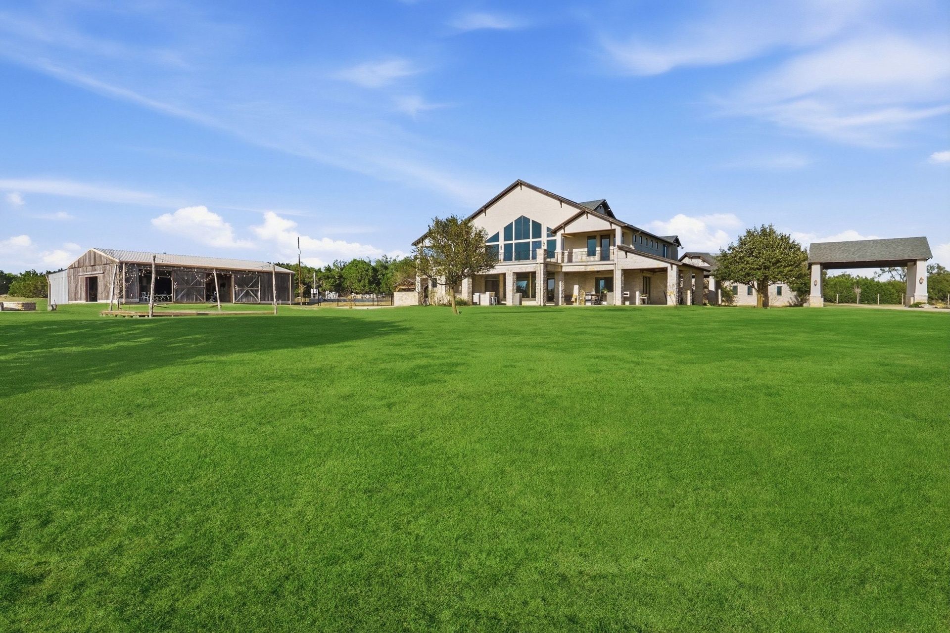 Estate Grounds & Barn