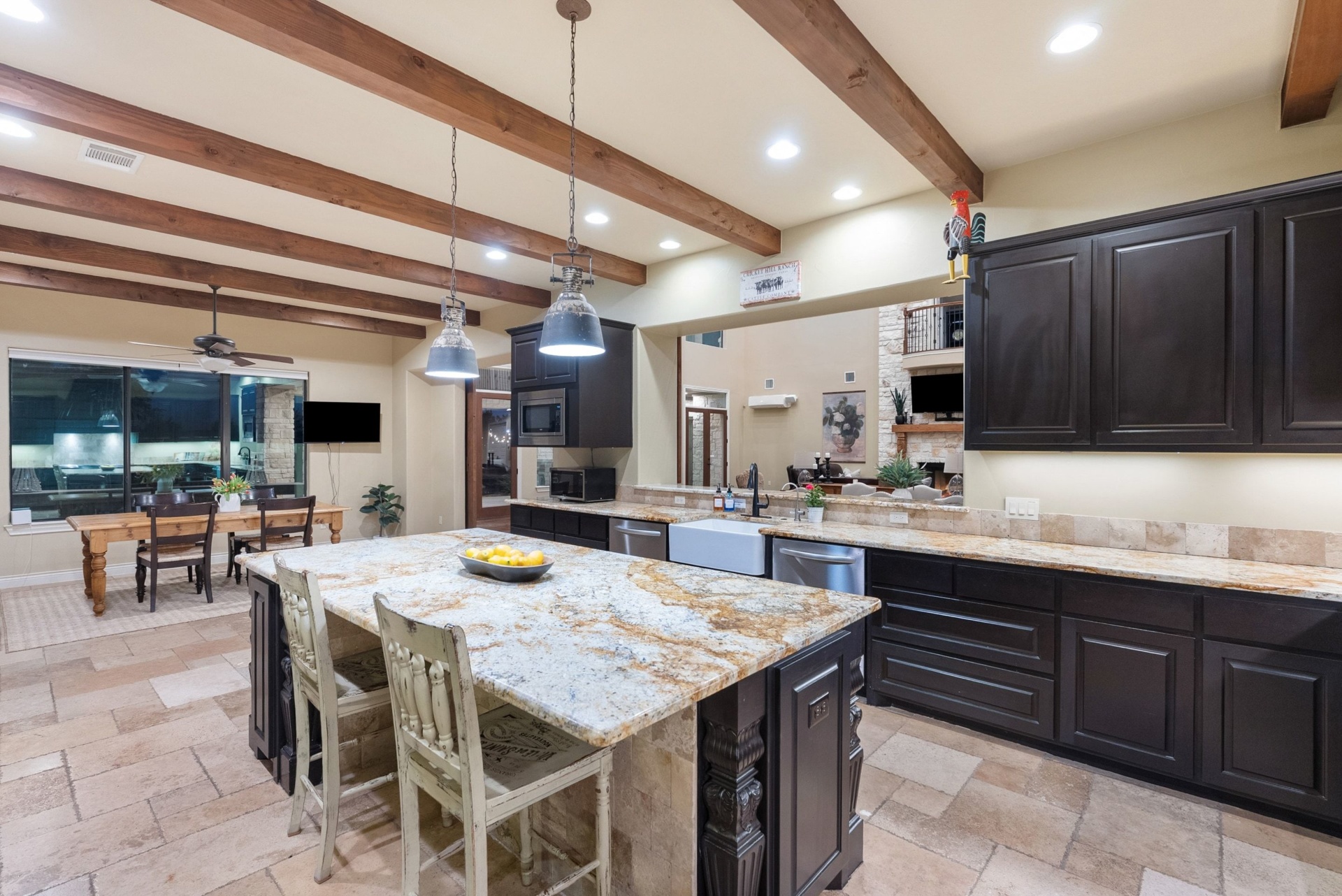 Island & Breakfast Table