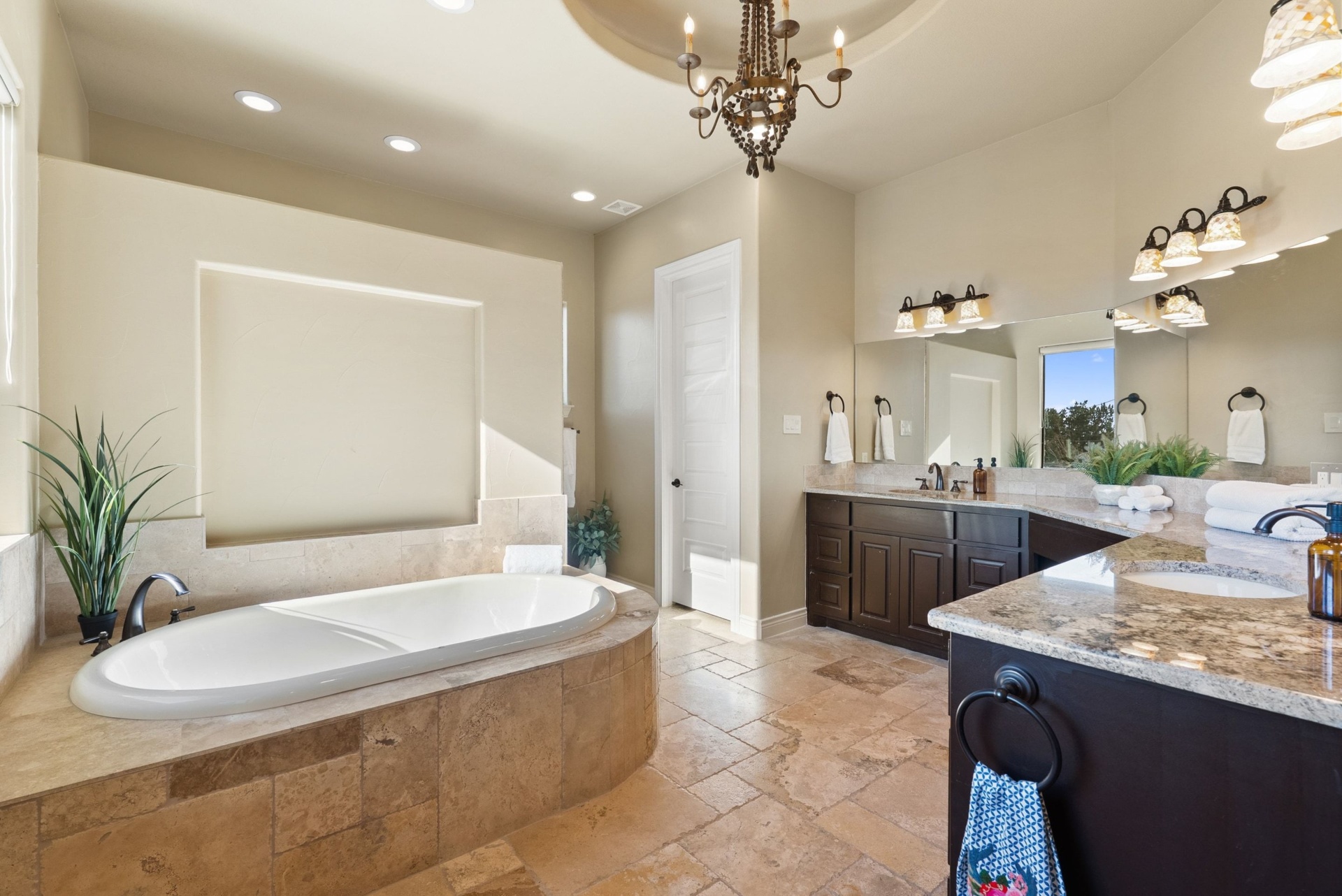 Spa Master Bath & Soaking Tub