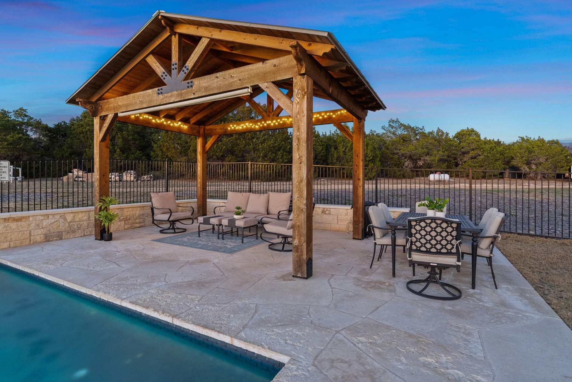 Pool Pavilion Lounge & Dining