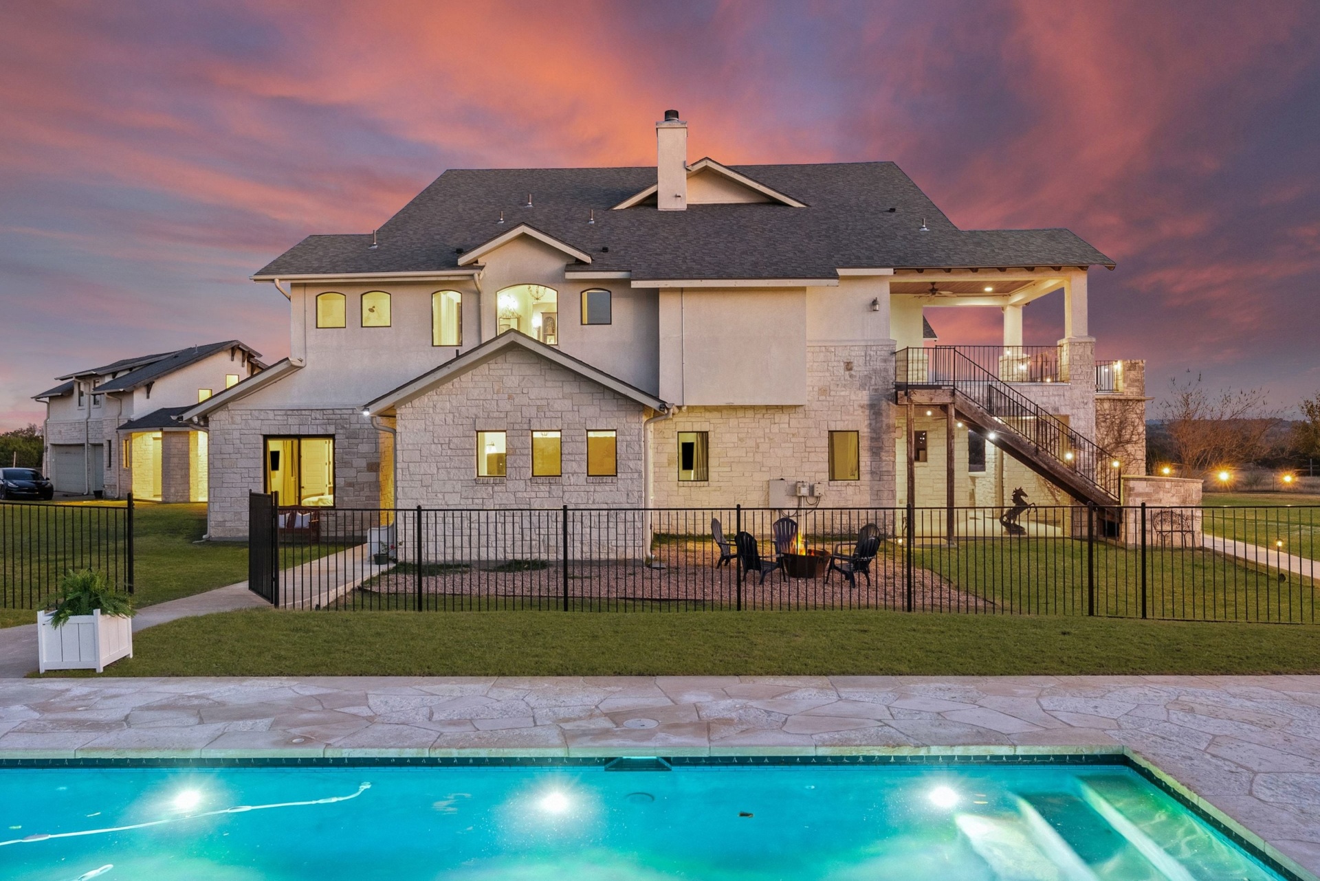 Rear Estate Twilight Close View