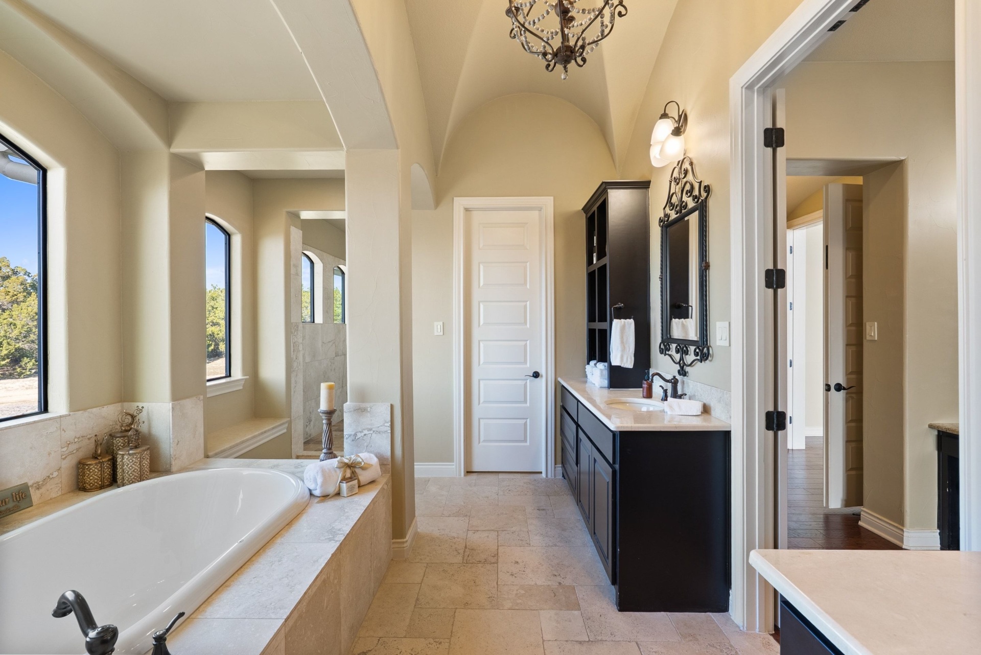 Vaulted Ensuite Bath